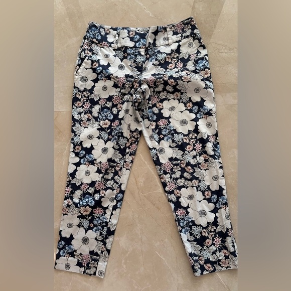 Ann Taylor Pants - Ann Taylor Modern Crop Peony Blossom
Sketched Floral Pants Dimensions in Photos